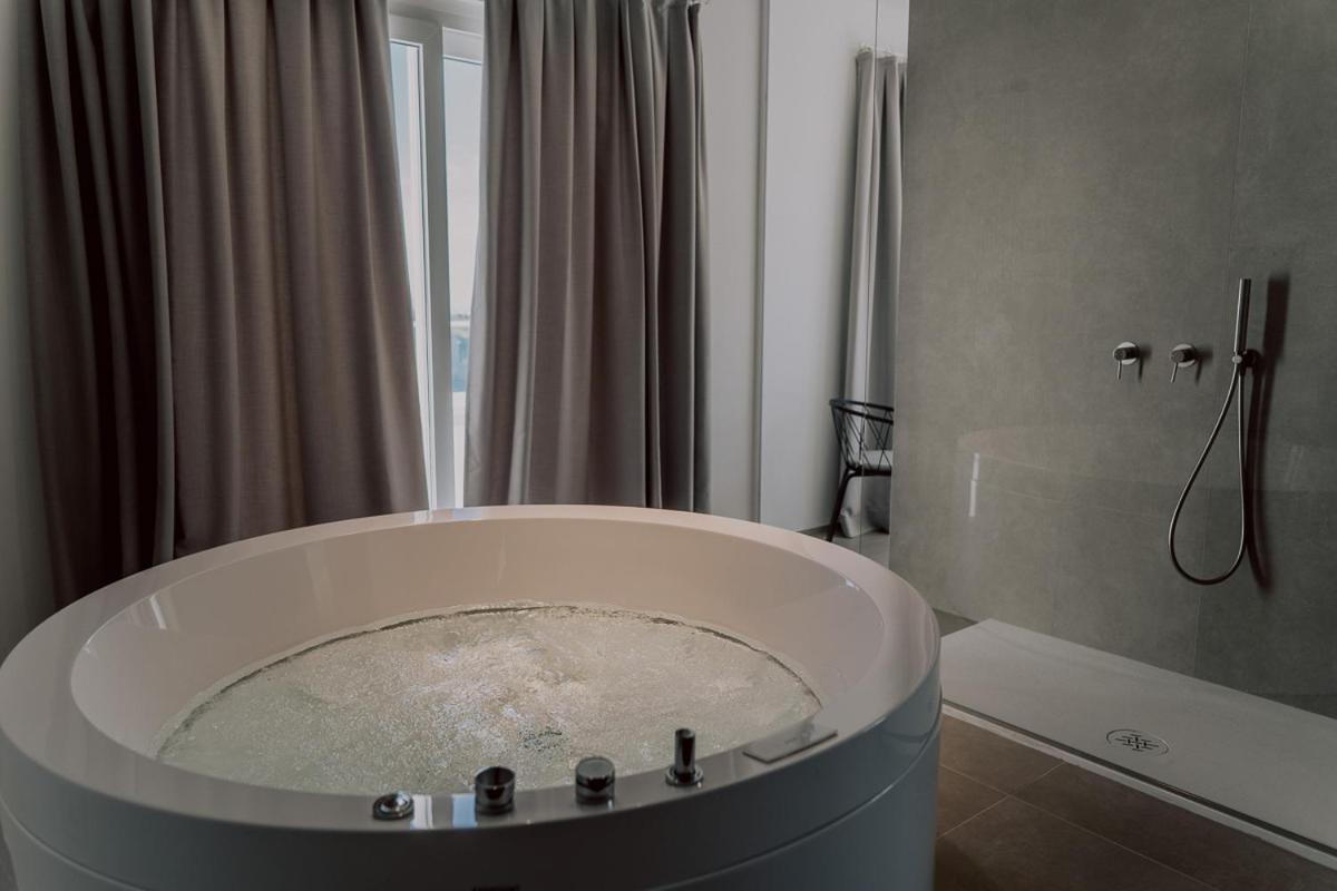 Suite Donna Edwige By Monholiday Monopoli Esterno foto